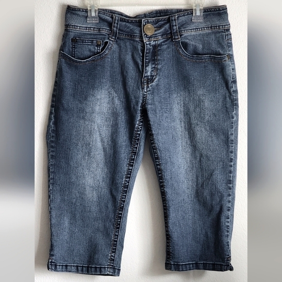 Bubblegum Denim - Bubblegum Women's Capris 5 Pocket Style Zip & Button Close Rivet Detail Sz 14